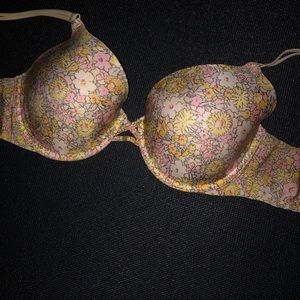 34D Victoria’s Secret Full Coverage Floral Bra